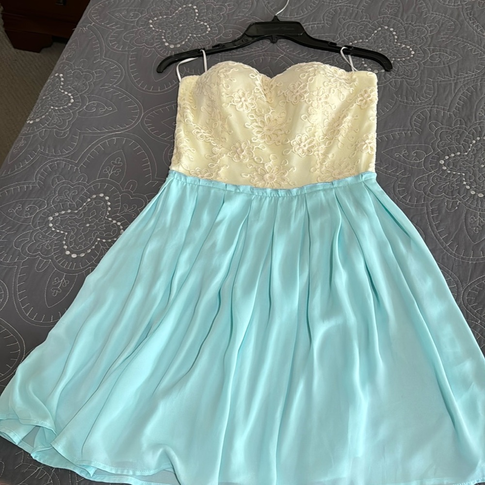 Jun&Ivy size Medium strapless dress